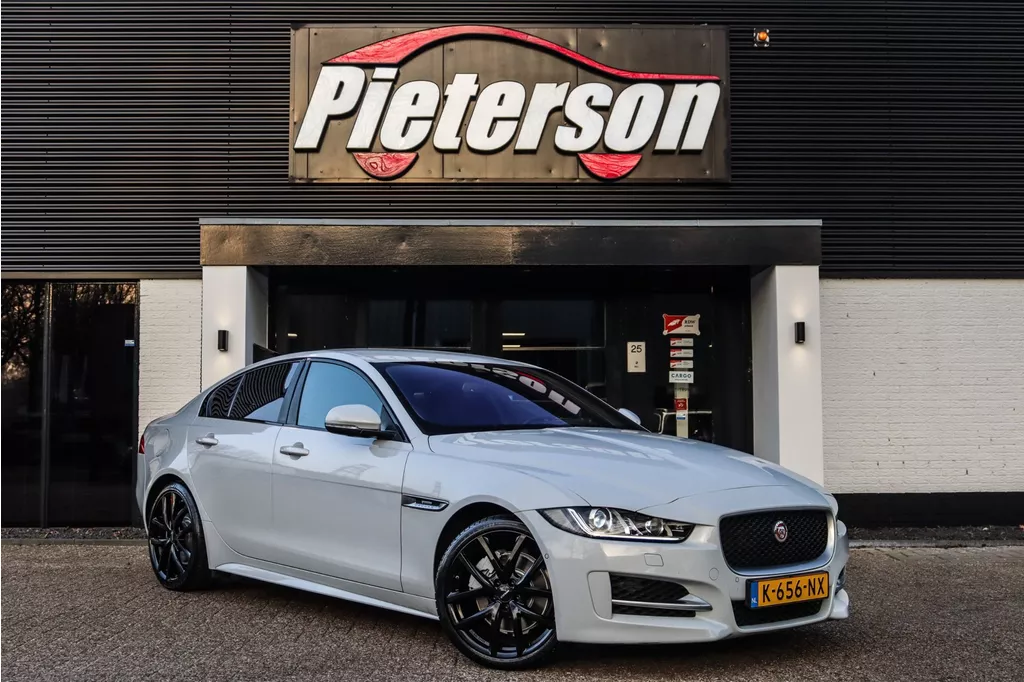 Jaguar XE 2.0 R-Sport MERIDIAN HUD KEYLESS CAMERA XENON