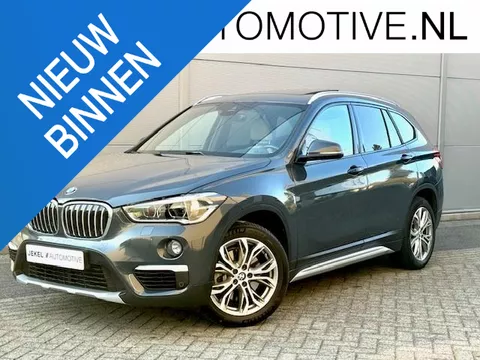 BMW X1 sDrive20i High Executive Leer, Trekhaak, Panoramadak, El. stoelen, Camera, Apple Carplay, Adaptief Cruise conytrolComfort access, enz