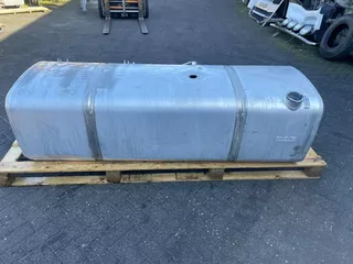 DAF 2198105 BRANDSTOFTANK 690 LTR 19995X675X580 MM (MET DEUK,ZIE FOTO'S)