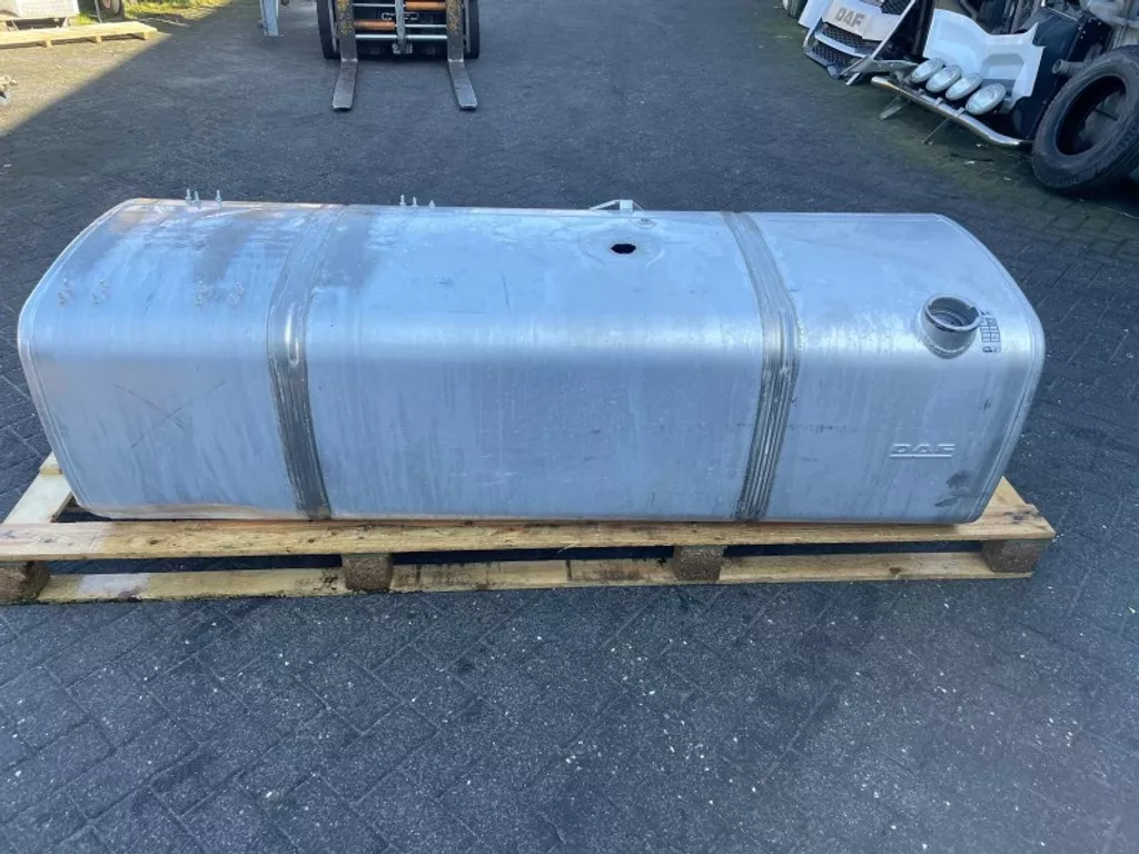 DAF 2198105 BRANDSTOFTANK 690 LTR 19995X675X580 MM (MET DEUK,ZIE FOTO'S)