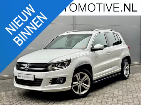 Volkswagen Tiguan 1.4 TSI R-Line Edition Panoramadak, Trekhaak, Side skirts, R-Line, enz