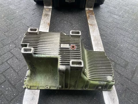 Mercedes-Benz A 4220140102 / A 422 014 01 02 CARTERPAN V-8 ENGINE