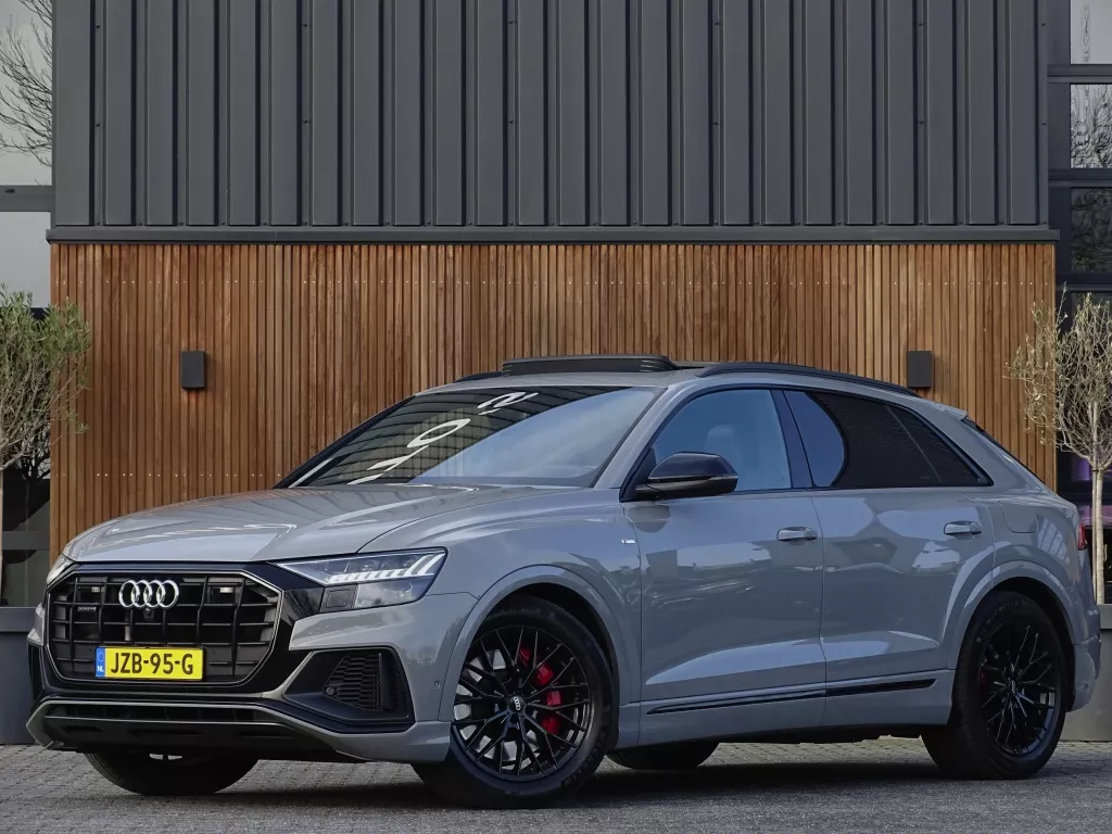 Audi Q8 60 TFSIe 462PK Quattro / Audi Exclusive / Nardo grey / 360&deg;