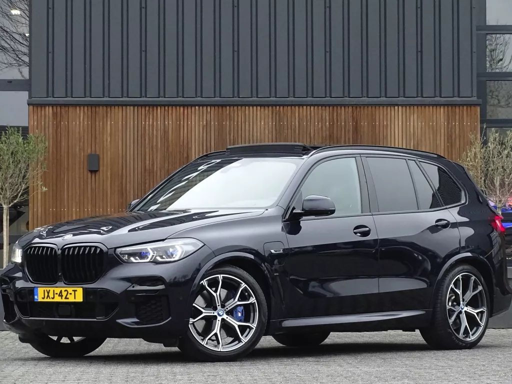 BMW X5 45e 394PK X-drive M-Sport / skylounge / carbon / laser / 360&deg;