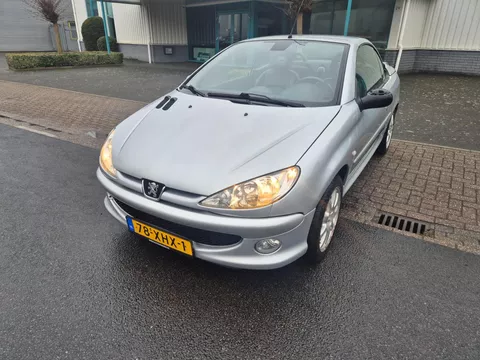Peugeot 206 CC 1.6-16V CC Quiksilver Cabrio Leer