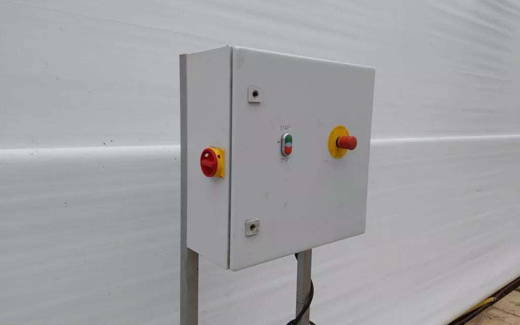 Elektrakast met regelaars