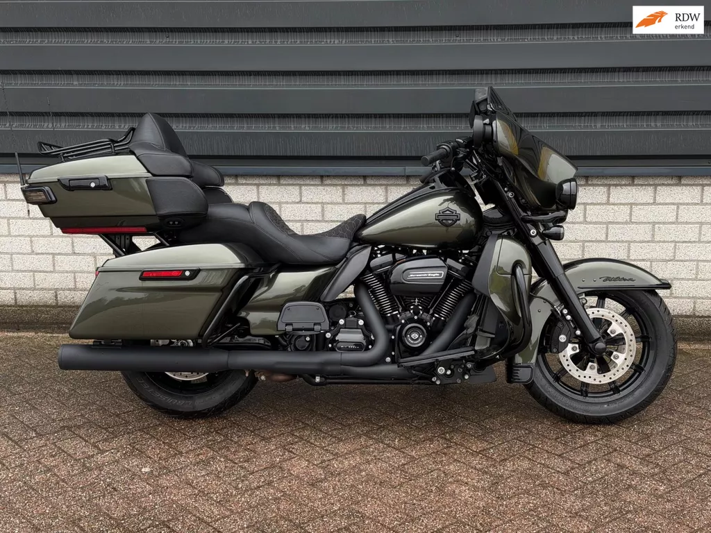 Harley Davidson FLHTK Ultra Limited Black/green EDITION M8