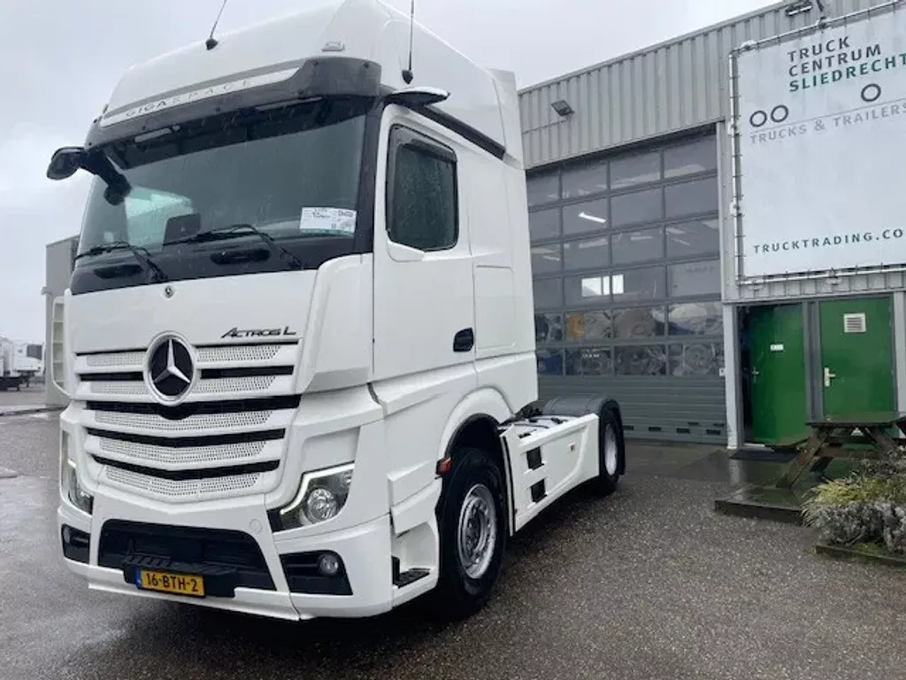 Mercedes-Benz Actros 1845 Gigaspace,2x tank,356.331km !!,NL truck,skirts