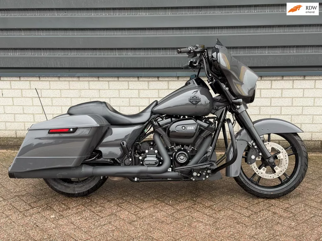 Harley Davidson FLHXS FLHXS Street Glide Special 107 BLACK OUT