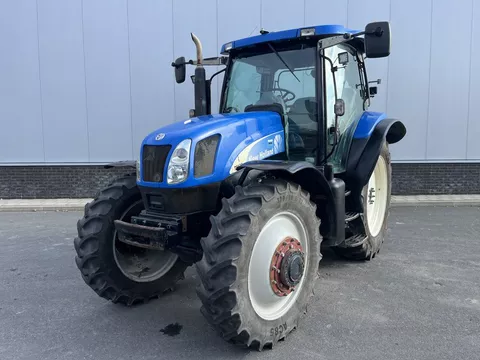 New Holland TS135A