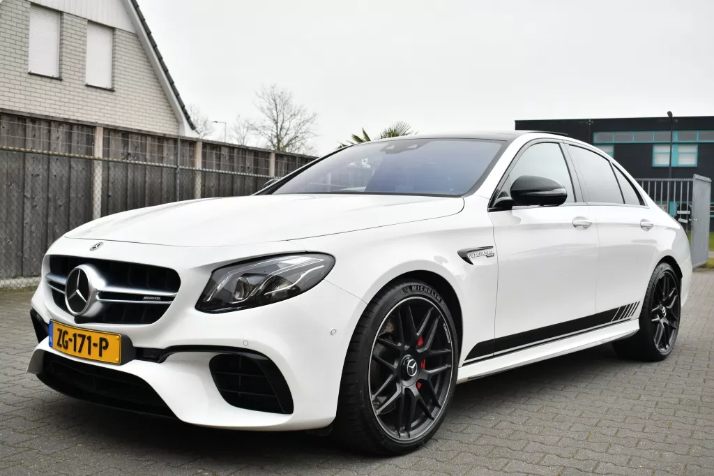 Mercedes-Benz E-Klasse AMG E63S 4MATIC+ 1E LAK SOFTCLOSE CARBON