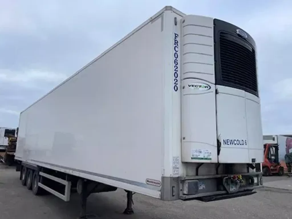 Montracon Carrier 1550  ,BPW drumbrakes,  247 width, 260 cm height, Thermo King