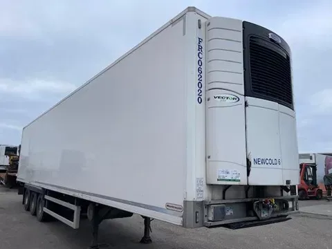 Montracon Carrier 1550  ,BPW drumbrakes,  247 width, 260 cm height, Thermo King