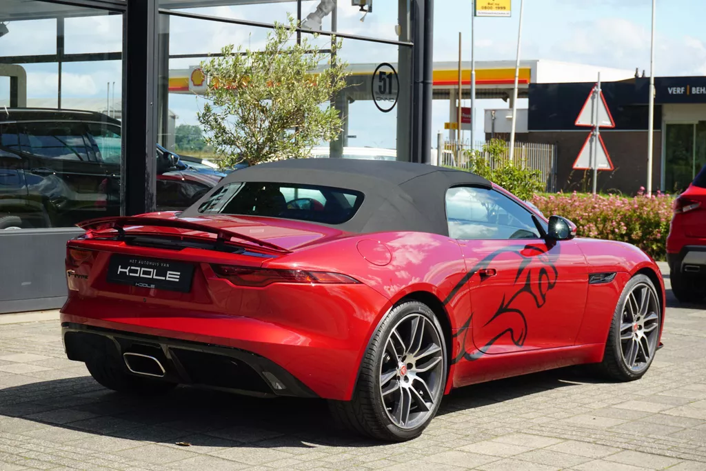 Jaguar F-TYPE P300 RWD