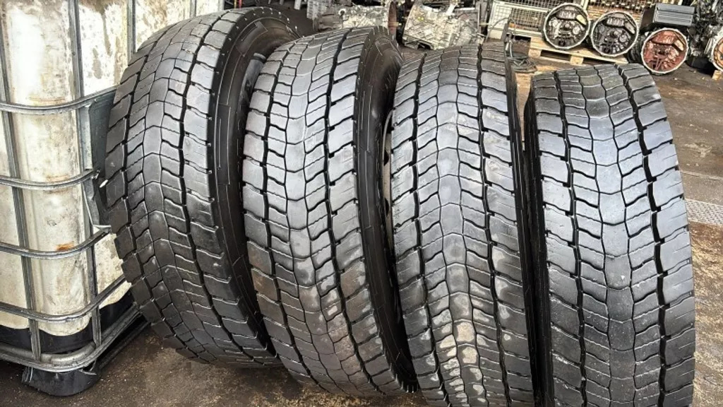 Diverse AUSTONE ADR606 315/80R22.5 SET