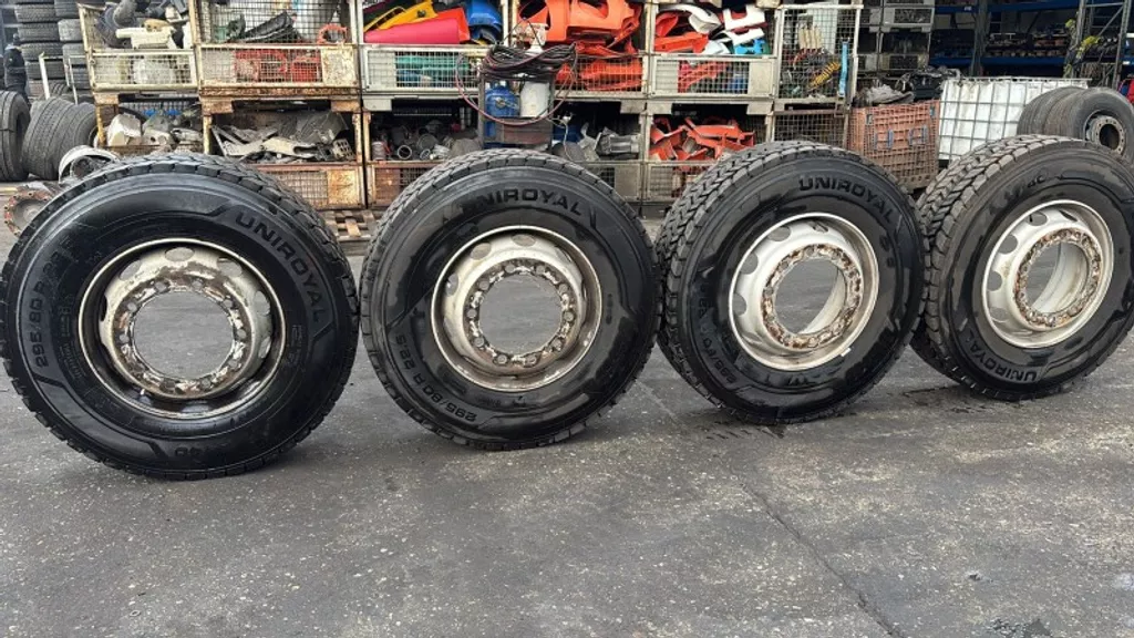 Diverse 295/80R22.5 UNIROYAL DH40 SET