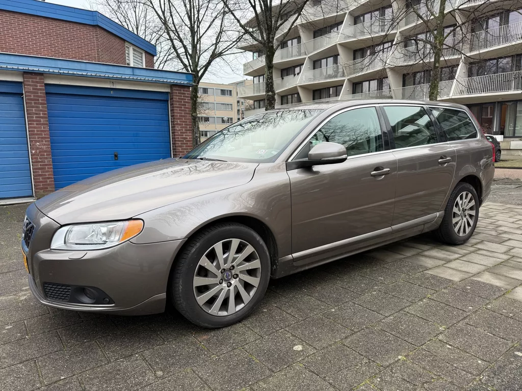 Volvo V70 1.6 T4 Limited Edition Leder Panorama Cruise NW APK