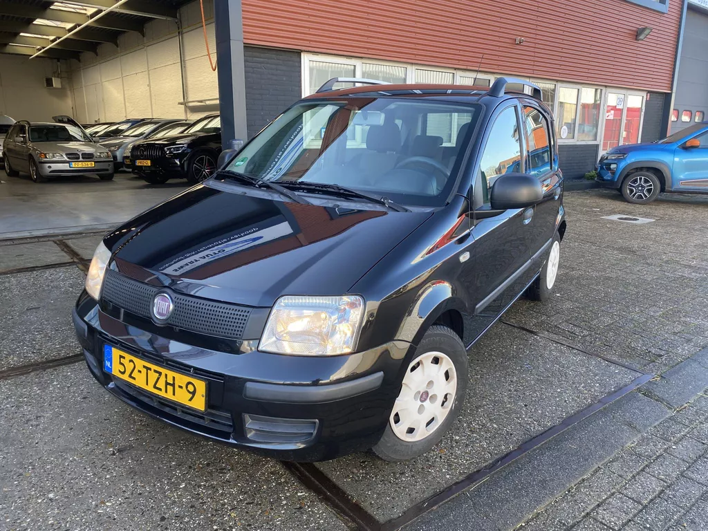 Fiat Panda 1.2 Classic Cool &amp; Sound | Airco | Centrale vergrendeling | Dakrails | Elektrisch bediende voor portier ramen | Hoge zit en Hoge in en uitstap | Radio/CD | NAP | Rijklaar | Nieuwe APK Keuring |
