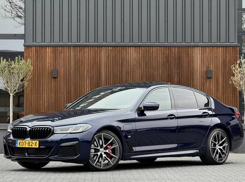 BMW 5 Serie 530e 292PK X-Drive M-Sport / Softclose / Individual / 360&deg; / M-S