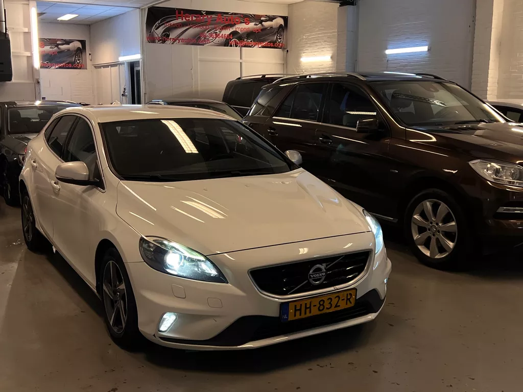 Volvo V40 2.0 D2 R-Design 5-Doors Navi Leder BJ-15