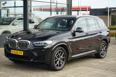 BMW X3 xDrive20i Business Edition Plus | M pakket | Pano | LASER