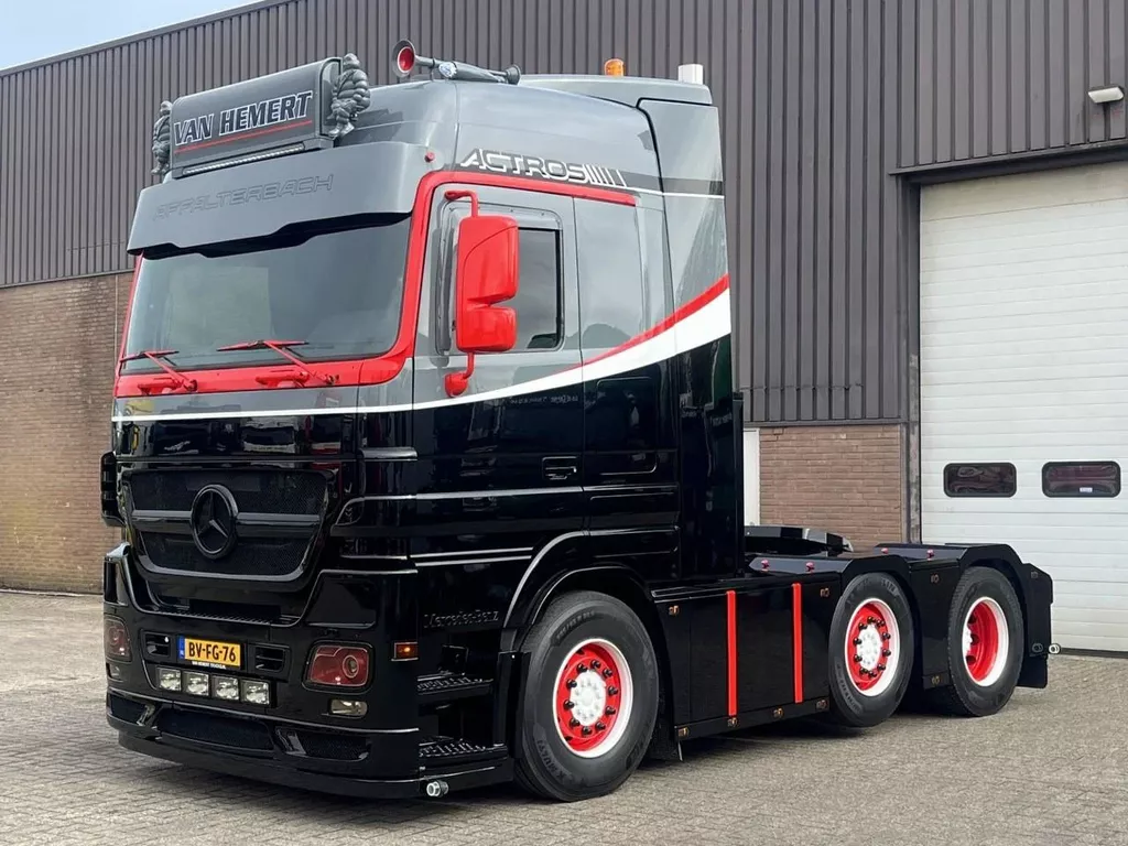 Mercedes-Benz Actros 2551 V8 / 6x2 / Showtruck / Custom made 2025 / AMG uitvoering / Uniek !! / NL Truck
