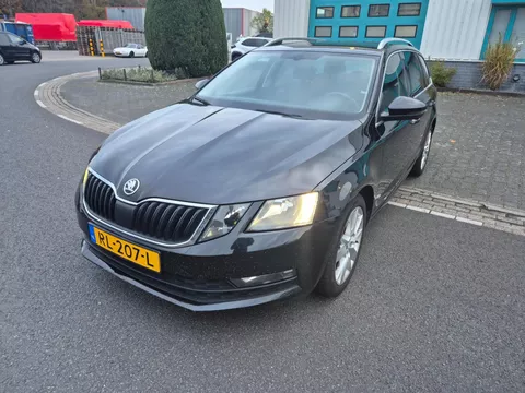 Skoda Octavia Combi 1.6 TDI DSG Ambition Automaat APK 05-27