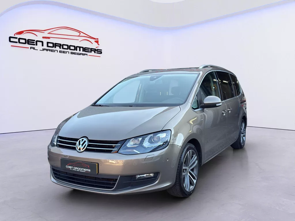 Volkswagen Sharan 2.0 TSI Highline 7p. | Panoramadak | Xenon | 7-zits | Parkeercamera met parkeersensoren V+A | Trekhaak | Elektrische achterklep |