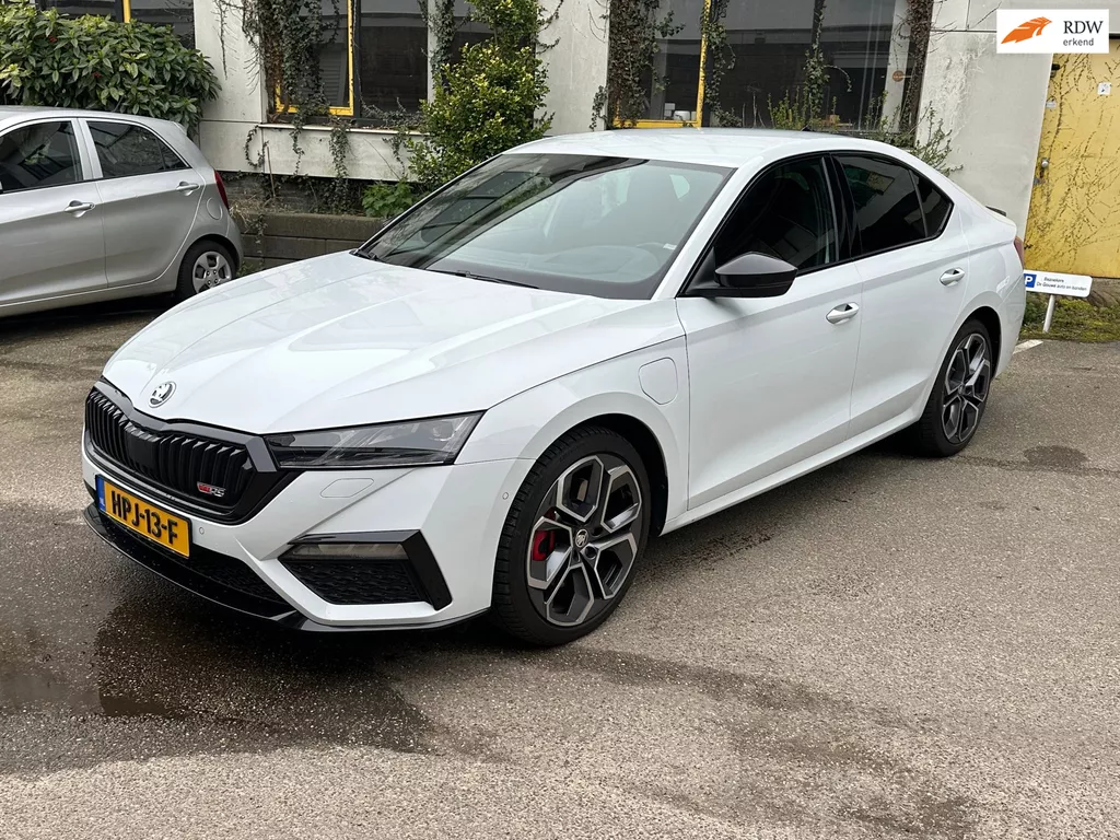 Skoda Octavia 1.4 TSI RS iV PHEV Business/ 245PK/ Recent groot onderhoud gehad/ Camera