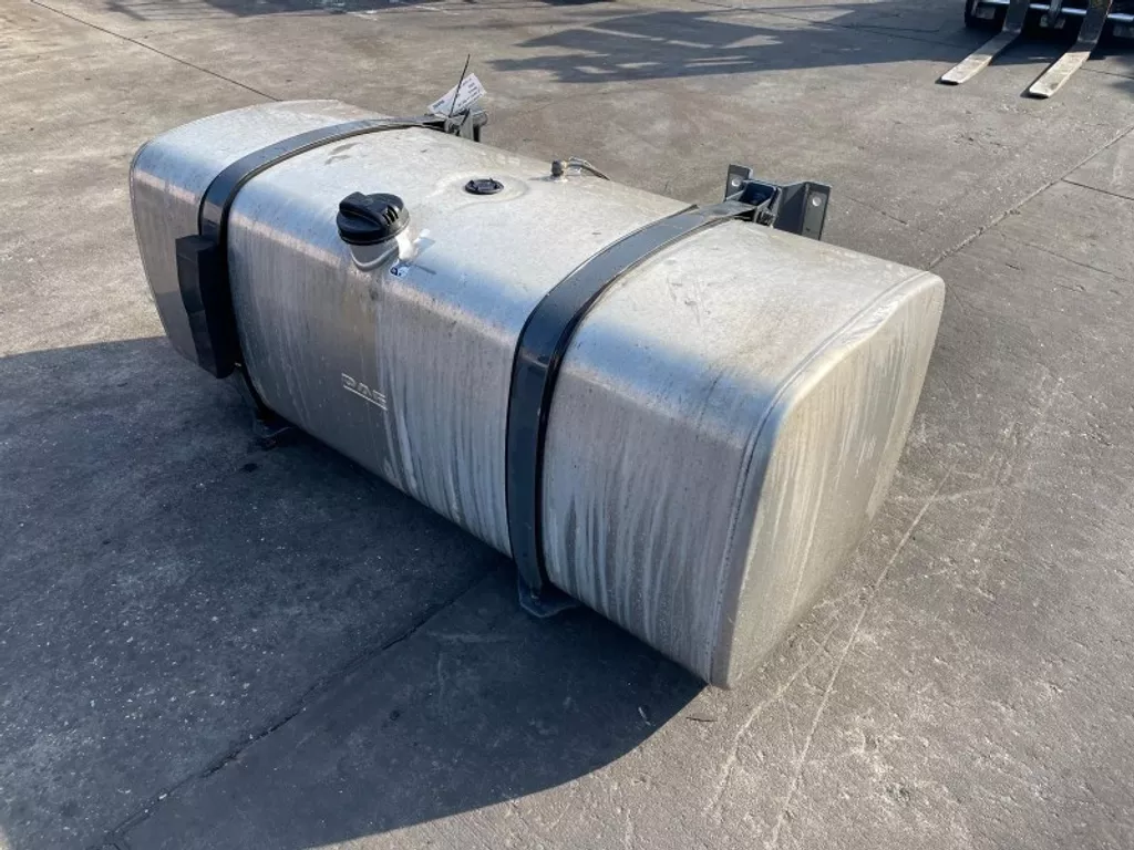 DAF 1681826 BRANDSTOFTANK 620 LTR 168X67.5X62.5 CM (MET DEUKJE)