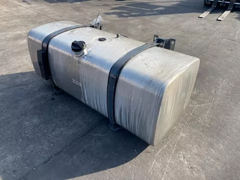 DAF 1681826 BRANDSTOFTANK 620 LTR 168X67.5X62.5 CM (MET DEUKJE)