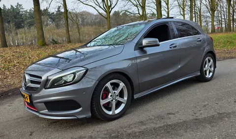 Mercedes-Benz A-klasse 180 AMG-Line Automaat Xenon Panorama