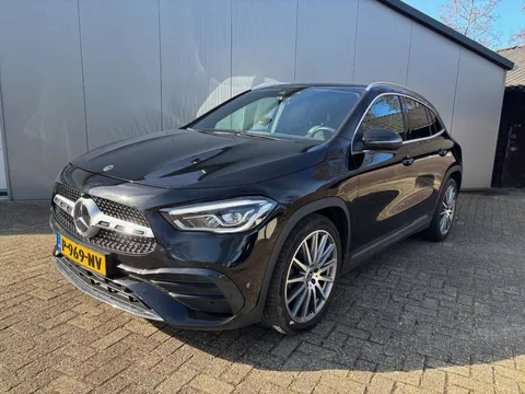 Mercedes-Benz GLA-klasse 180 AMG Line | Led | Sfeerverlichting | Camera | Stoelverwarming