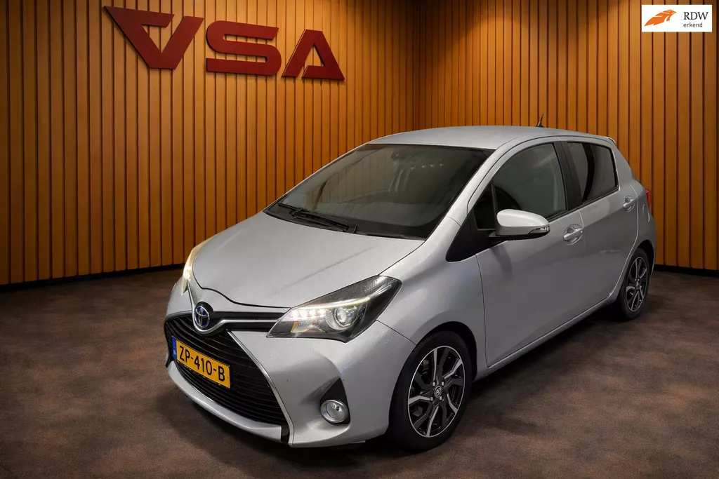 Toyota Yaris 1.5 Hybrid Lease Limited Bi-Tone
