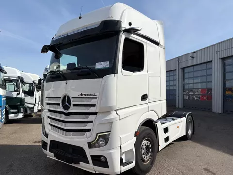 Mercedes-Benz Actros 1845 Gigaspace/Mirror Cam/Skirts/Night airco/