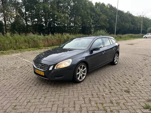 Volvo V60 1.6 T3 Kinetic Airco Cruise NAVI