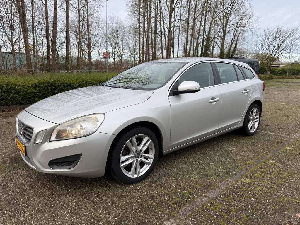 Volvo V60 1.6 D2 Momentum AUTOMAAT NW APK Cruise NAVI
