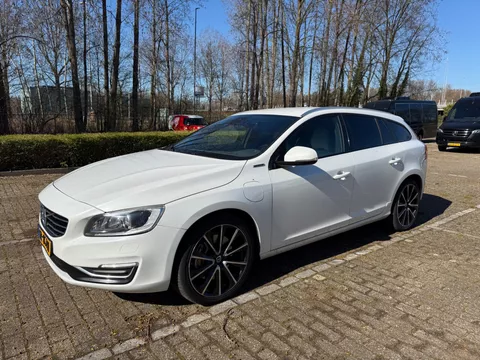 Volvo V60 2.4 D5 Twin Engine Special Edition Euro 6 White Leather White Metallic