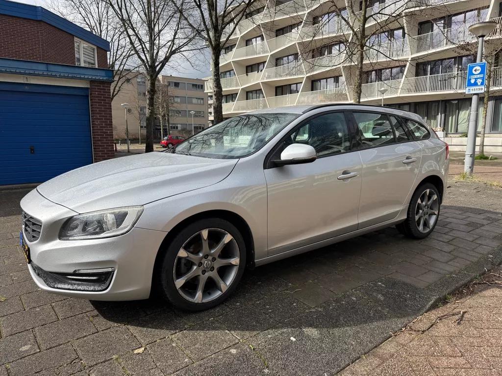 Volvo V60 2.0 D3 R-Design Euro 6 Cruise Climate