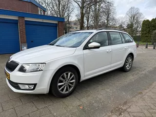 Skoda Octavia Combi 1.6 TDI Automaat Businessline Cruise Snow White