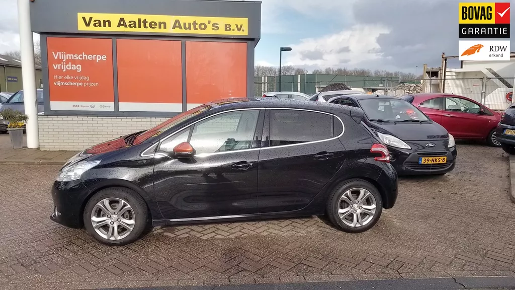 Peugeot 208 1.2 PureTech Roland Garros