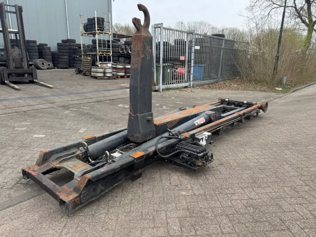 VDL - LEEBUR 25 TON - 520