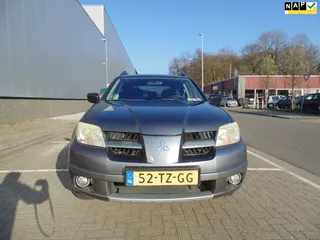 Mitsubishi Outlander Sport 2.0 Invite+MET AIRCO TOP AUTO