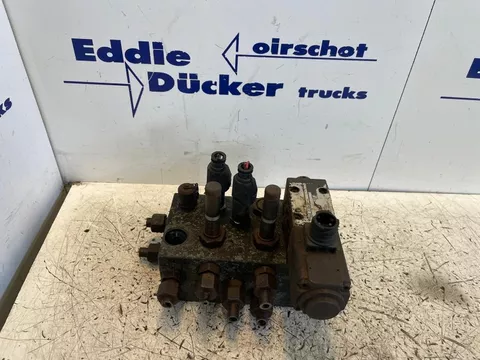 DAF 1450336-1981282 ACCUMULATORVENTIEL CF75(IV)/CF85(IV)/XF95/XF105 (SOME SENSORS NOT PRESENT)