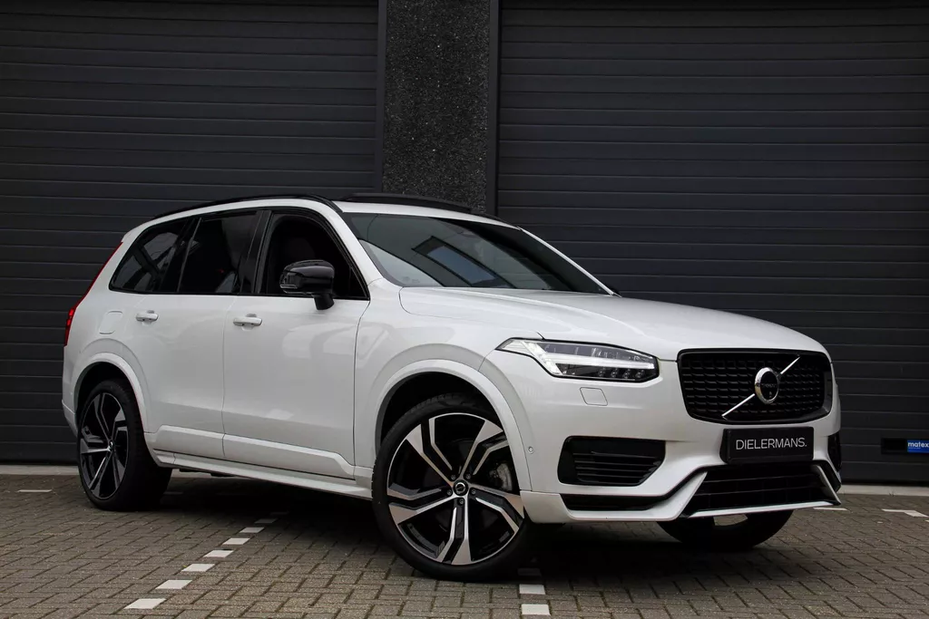Volvo XC90 2.0 T8 Recharge AWD Ultra Dark | Vol in de opties | Panorama dak | Bowers &amp; Wilkins | Nappa leder | Elektrische trekhaak | 22' velgen | Nieuwstaat.