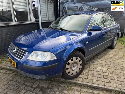 Volkswagen Passat 2.0 Comfortline AUTOMAAT AIRCO schade