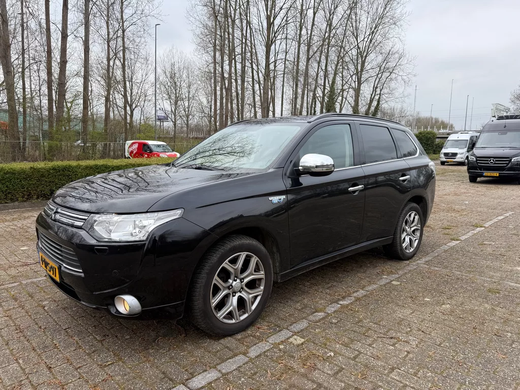 Mitsubishi Outlander 2.0 PHEV Instyle Plug-In Hybrid Leder Panorama Cruise