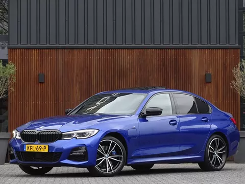 BMW 3 Serie 330e 292PK High Executive / M-Sport Individual / 360&deg;