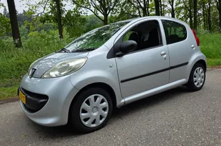 Peugeot 107 1.0-12V - 5 Deurs - Airco - APK T/M 05-05-2027 -