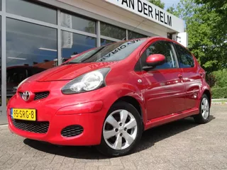 Toyota Aygo 1.0-12V Aspiration Red Navigator Airco